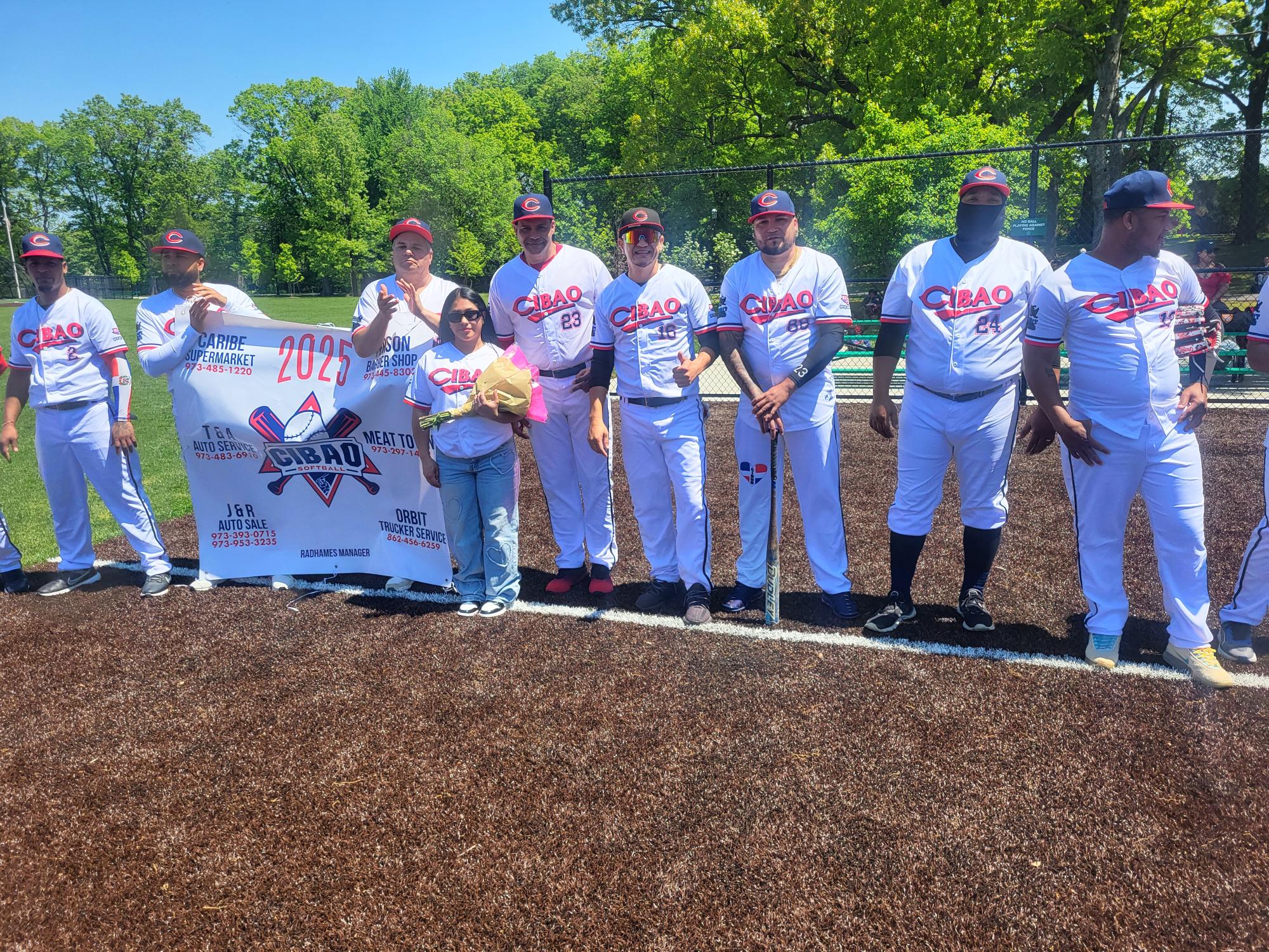Novena de Softbol Cibao derrota por partida doble al seleccionado Amigos en Newark New Jersey