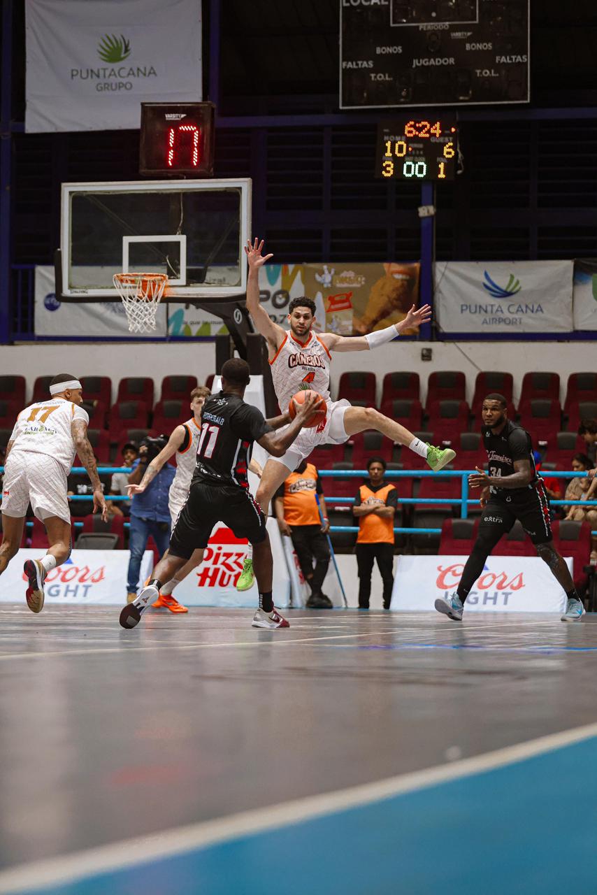 GIGANTES SE IMPONEN SOBRE CAÑEROS EN TIEMPO EXTRA