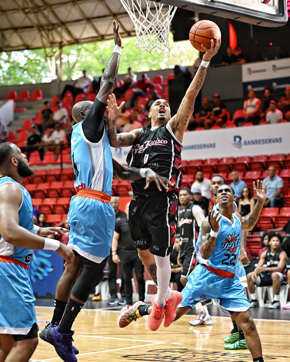 Gigantes de San Francisco arrancan imparables en la LNB con marca perfecta (3-0)