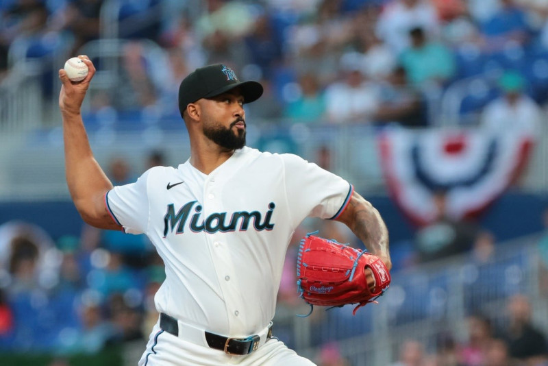 Sandy Alcántara lanza juego completo y poncha siete con los Marlins