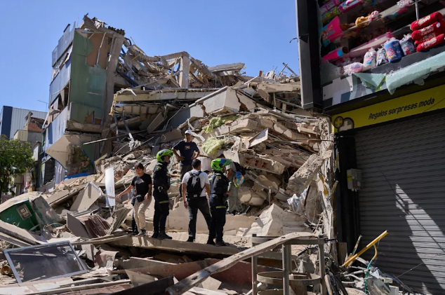 Fuerte terremoto de magnitud 7,4 sacude Colombia y deja más de un centenar de muertos