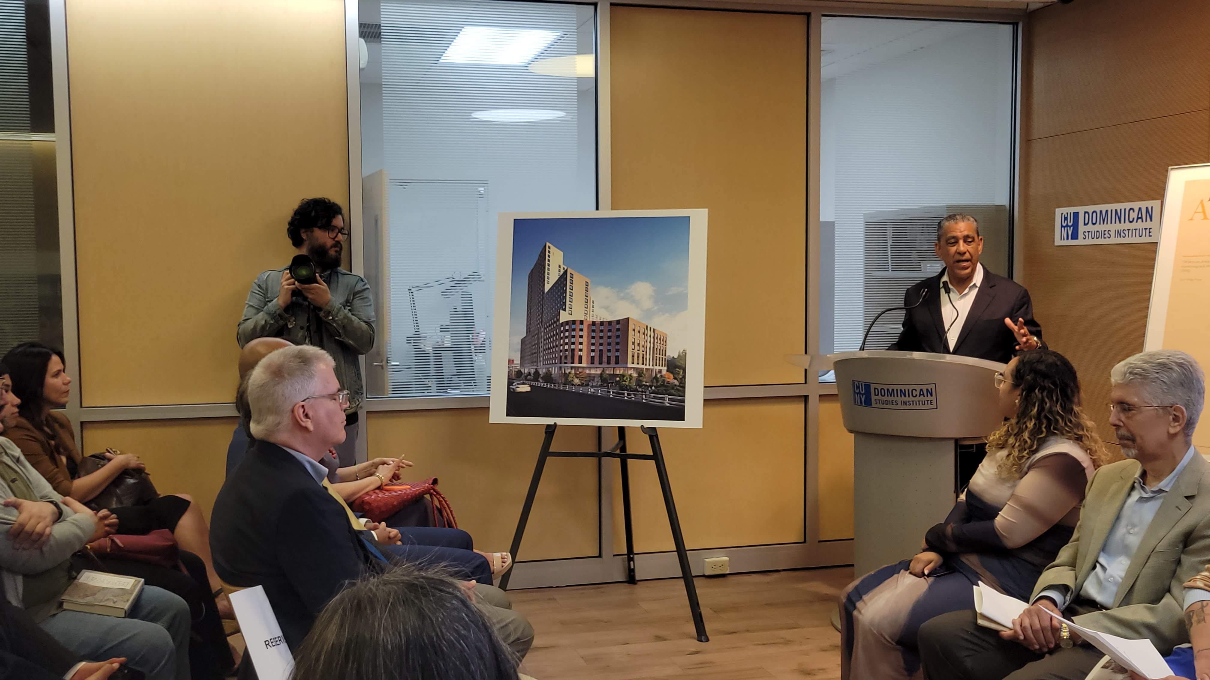 *Congresista Adriano Espaillat cumple promesa de crear un Centro Cultural Dominicano en el Alto Manhattan*