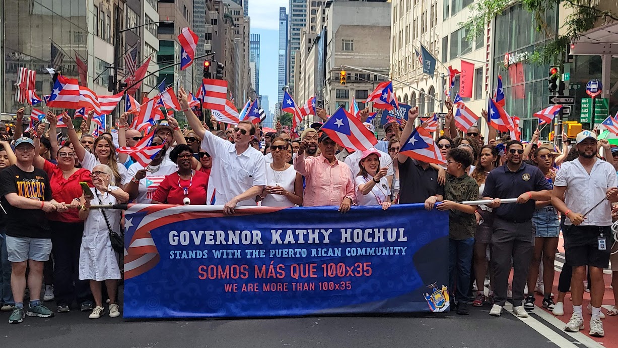 Congresista Adriano Espaillat participa en el Desfile Nacional Puertorriqueño y celebra las contribuciones de la comunidad boricua*