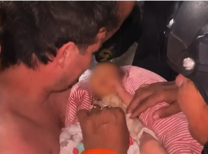 Milagro entre los escombros: rescatan con vida a un bebé de 18 días tras permanecer 32 horas atrapado en Venezuela