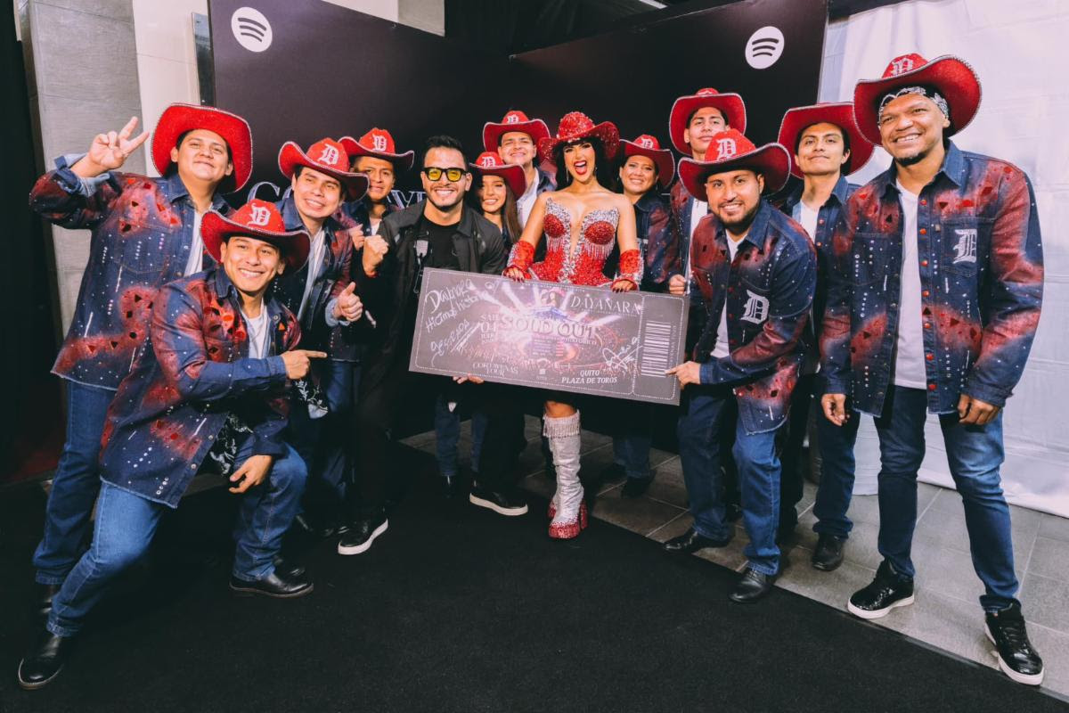 DAYANARA  HACE HISTORIA CON UN  CONCIERTO SOLD OUT  ﻿ANTE 15 MIL PERSONAS EN QUITO