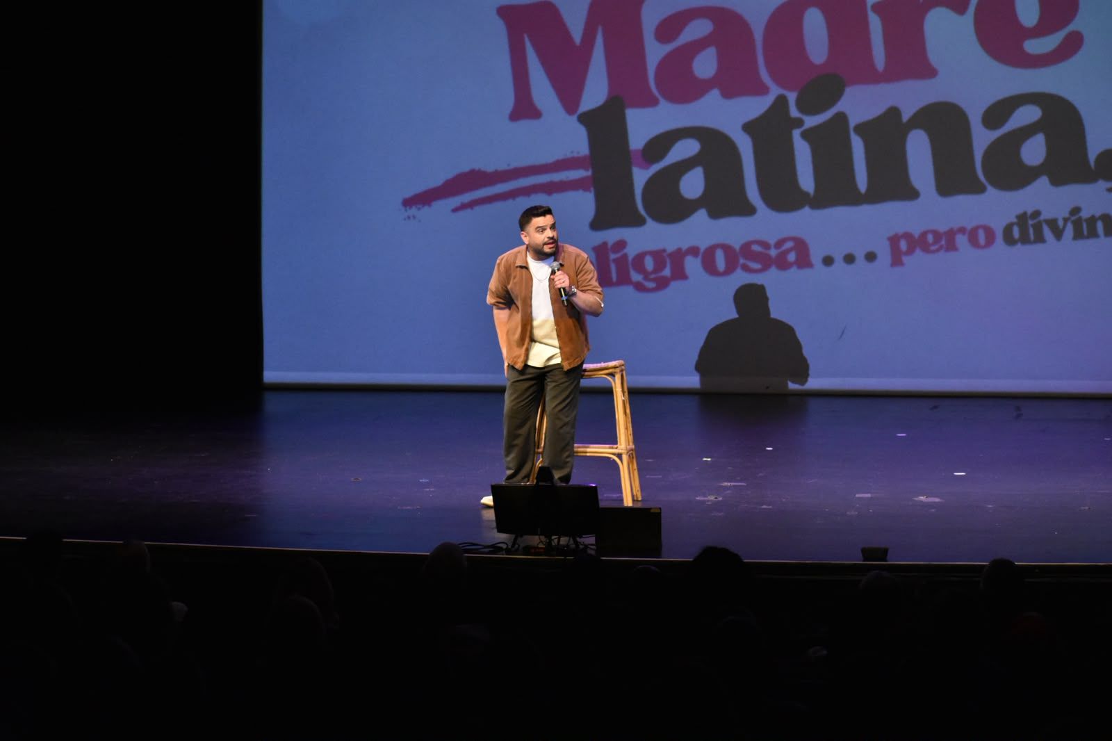 JOSUÉ COMEDY CELEBRA SU CUARTO SOLD OUT Y ANUNCIA NUEVAS FECHAS EN ESTADOS UNIDOS
