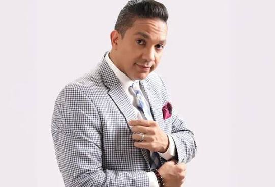 Empresario y comunicador Roberto Neris denuncia presunta negativa de establecimiento a emitir comprobante fiscal válido para crédito fiscal