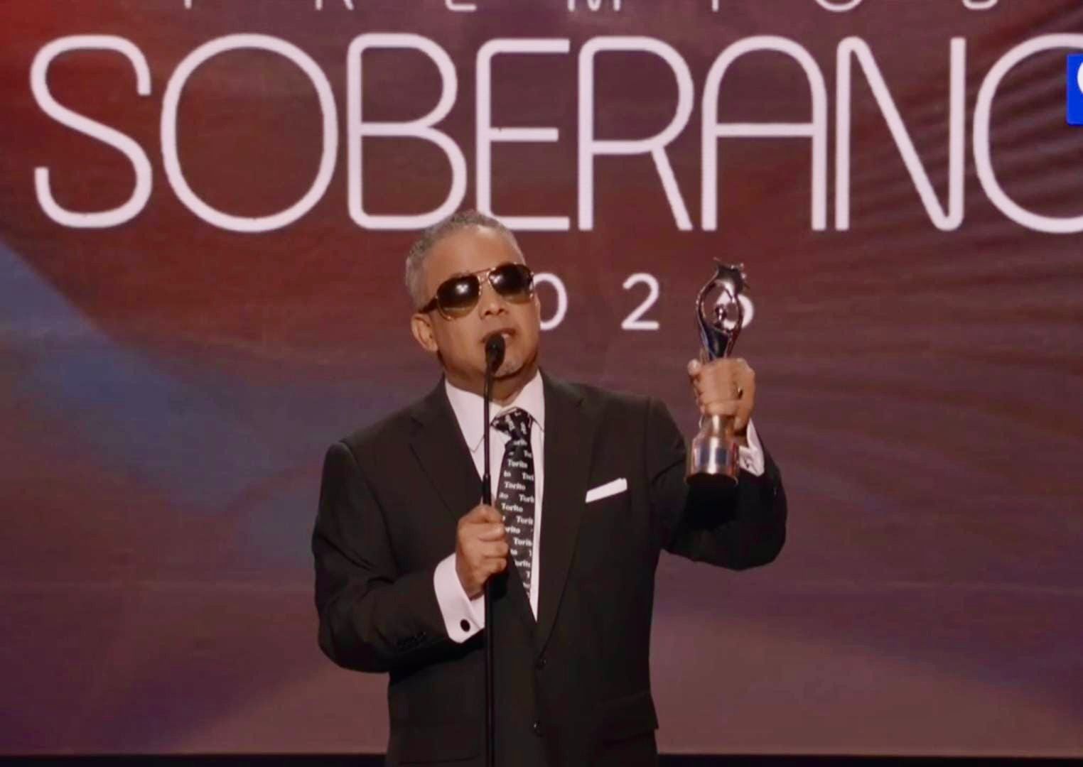 Héctor Acosta “El Torito” celebra doble triunfo en los Premios Soberano 2026