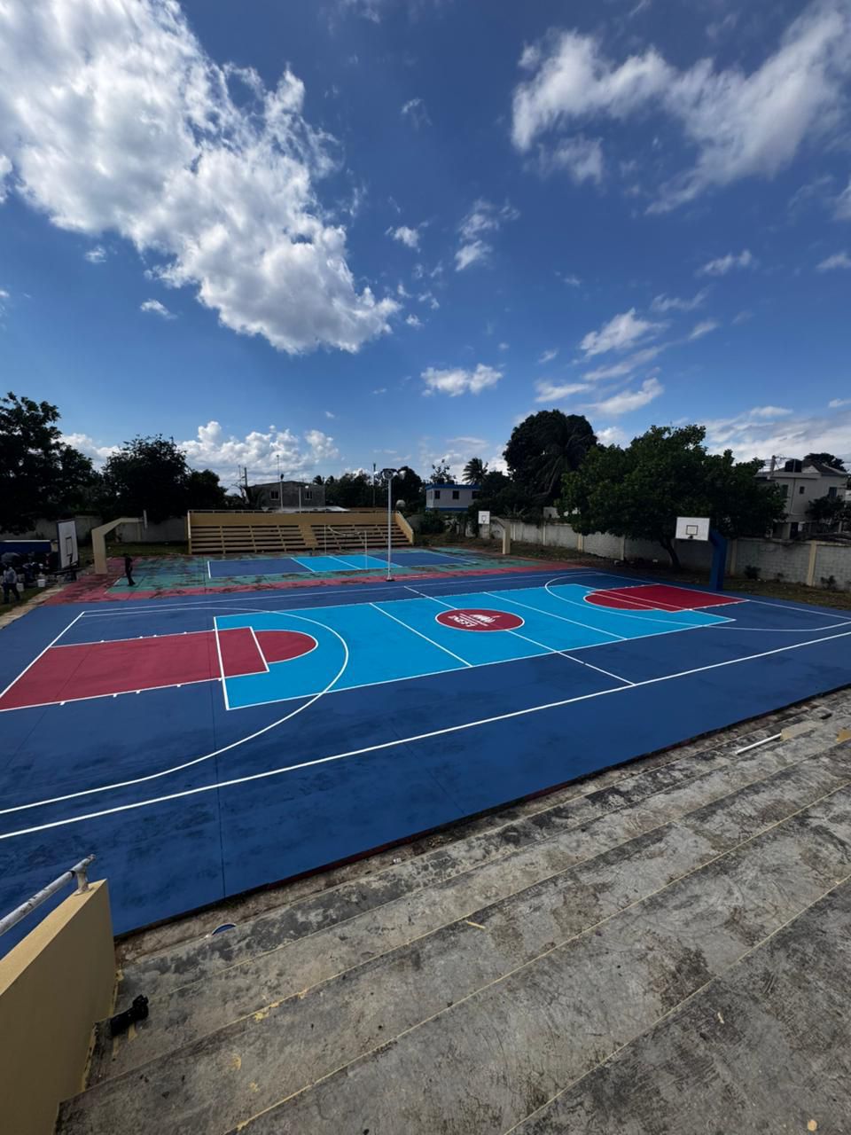 INEFI REALIZA REMOZAMIENTO DE ESPACIOS DEPORTIVOS EN ESCUELA LORENZO BURGOS