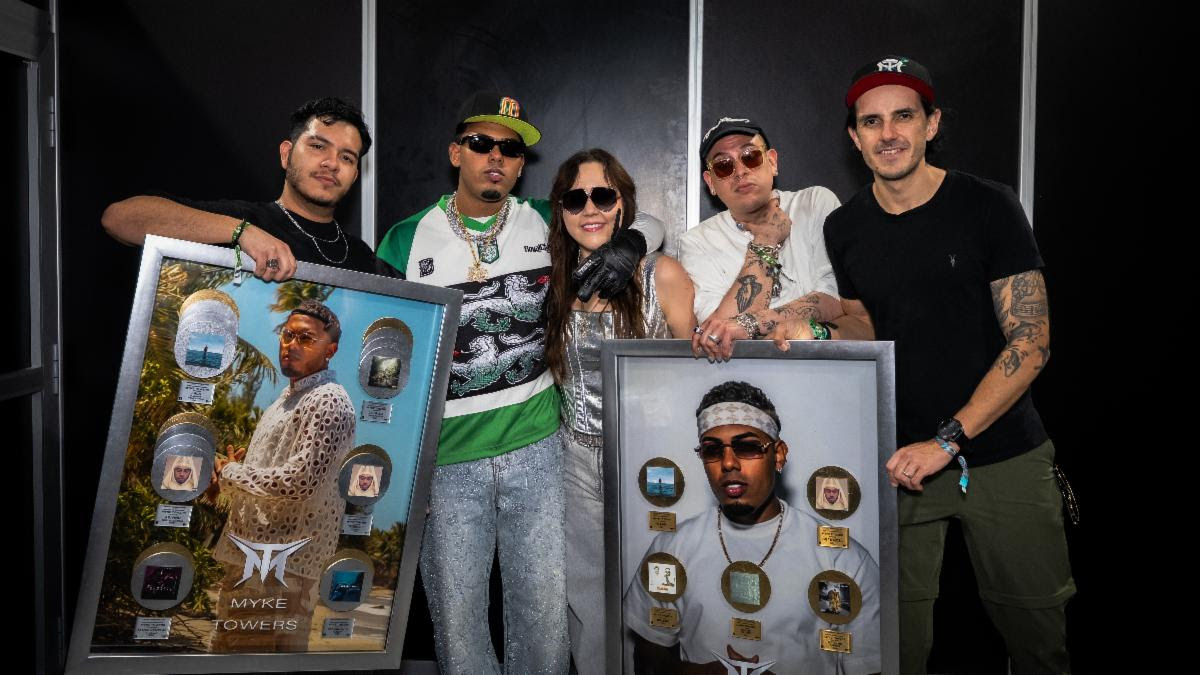 MYKE TOWERS  RECIBE MÚLTIPLES RECONOCIMIENTOS POR DISCOS DE DIAMANTE, ORO Y PLATINO EN MÉXICO  EN SU PRESENTACIÓN EN EL  TECATE PA’L NORTE 2026