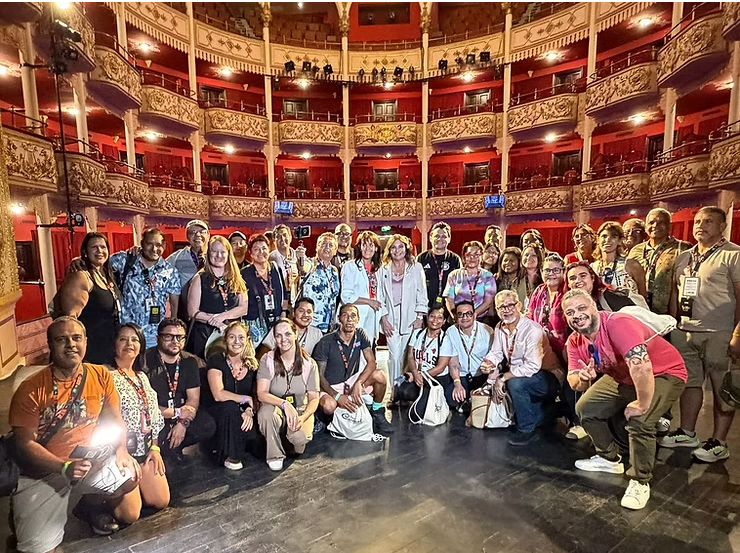 Primeras Damas de Panamá y Chile encabezaron visita al Teatro Nacional junto a periodistas turísticos internacionales