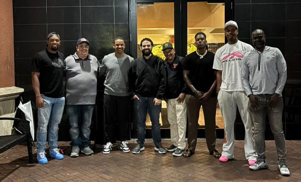 Toros del Este visitan a dirigente y jugadores en entrenamientos pretemporada Grandes Ligas