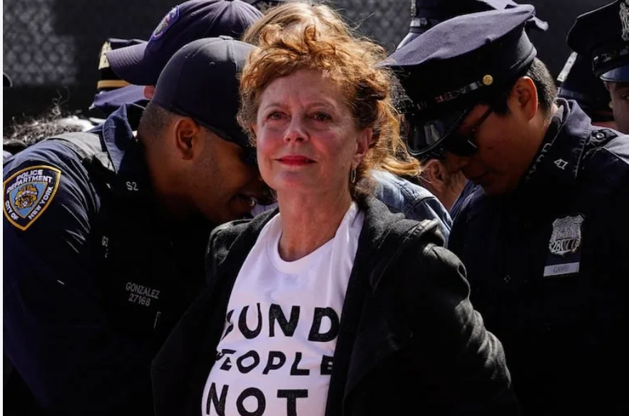 Susan Sarandon es detenida durante protesta cerca de la ONU en Nueva York