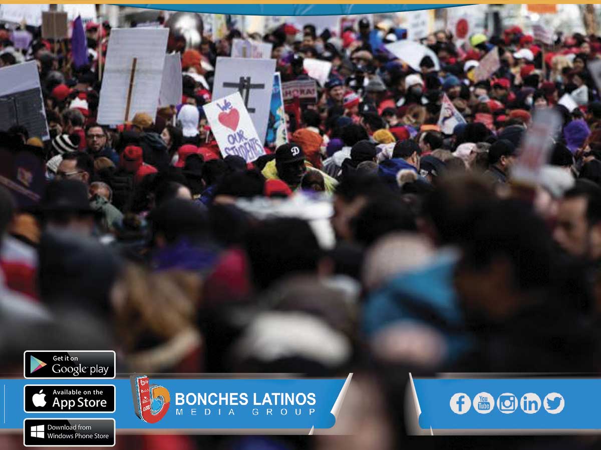 Casi medio millón de estudiantes en casa por huelga escolar en Estados Unidos