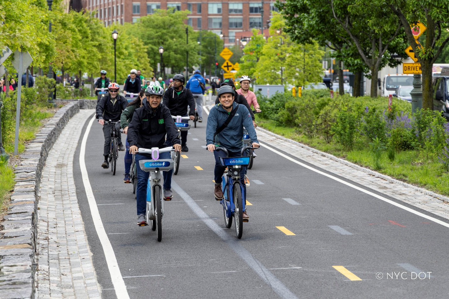 EL NYC DOT CELEBRA EL MES DE LA BICICLETA CON UNA PROGRAMACION EN TODA LA CIUDAD EN MEDIO DE UN RECORD DE USARIOS